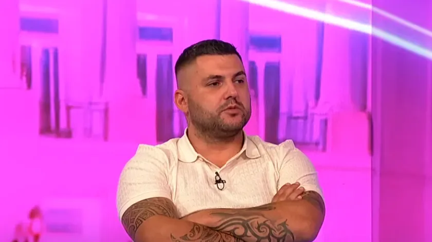 Sırp televizyon programında bir izleyici, Asmin'e yönelik iddialarda bulundu.