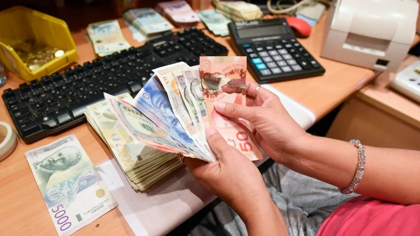 Sırbistan'da Dinarın Euro ve Dolar Karşısındaki Son Kurları Belirlendi
