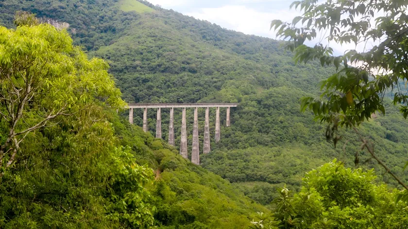 Brezilya Sao Paulo'daki terk edilmiş dev viyadük turistlerin gözdesi oldu