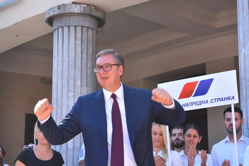 Sırbistan'da yapılan seçim kampanyalarında korona döneminde uygulanan kurallar çerçevesinde toplanan imzaların büyük bir kısmı Sırp ilerleme partisi (SNS) tarafından kontrol ediliyor.