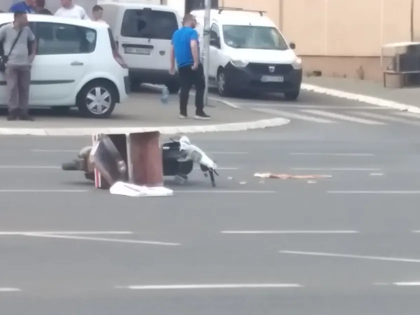 Motosikletçi iki bacağı kırıldı Barajev'de otobüs ile motosiklet çarpışması