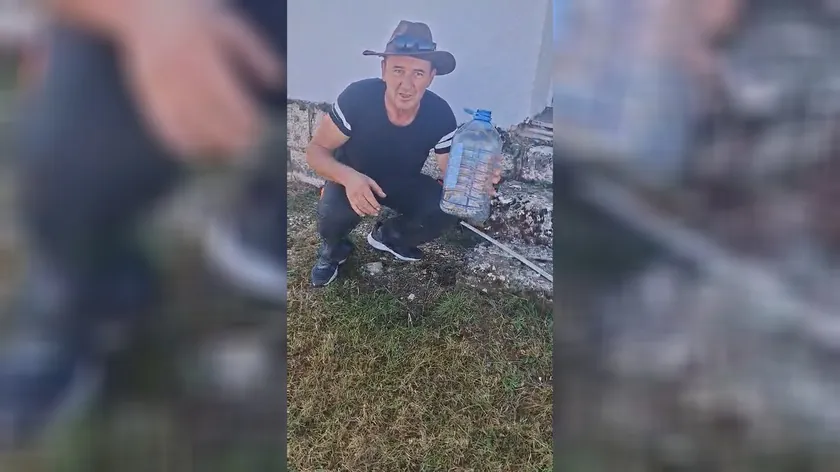 Sırbistan'ın Mala Crna Gora köyünde bir okulun bahçesinde zehirli yılanla karşılaşma olayı yaşandı.