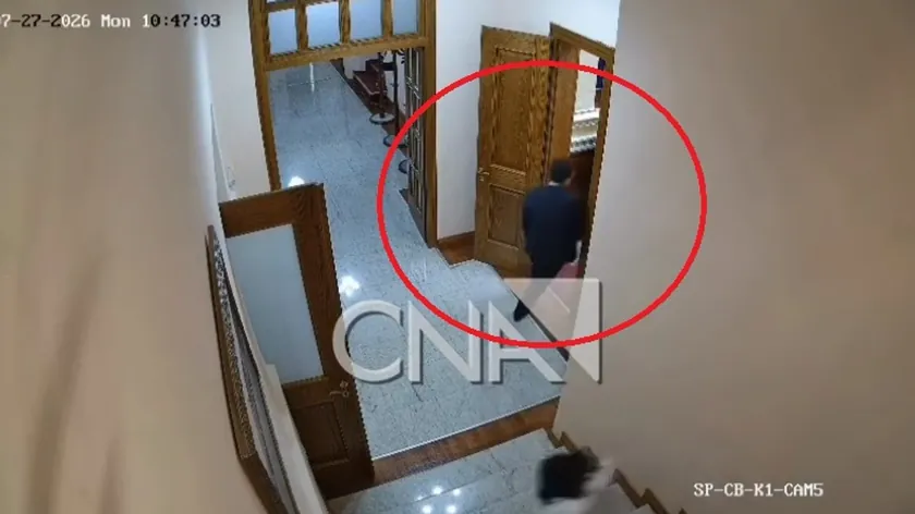 Albanski Parlamento'nda skandal Bir milletvekili gizli belge çaldı ve kaçtı