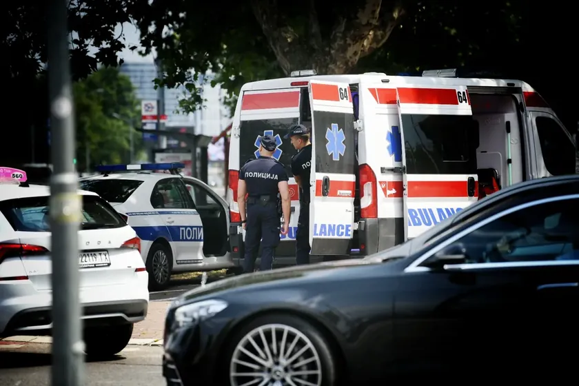 Yeni Sad'da bir inşaat alanında arbede nedeniyle yatırımcı ve güvenlik ekibine saldırı