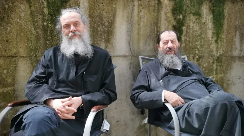 Sırbistan'da Piskopos Justin'in yardımcısı Arhimandrit Damjan kilise gözetiminde tutuluyor