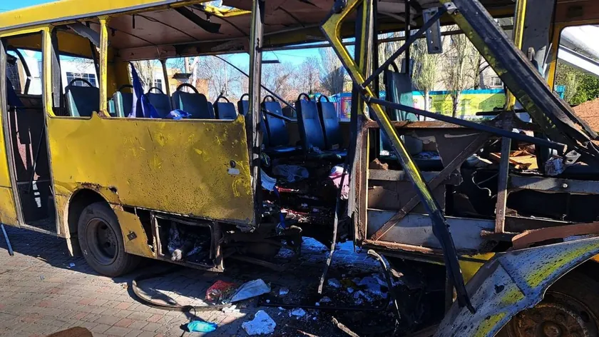 Ukrayna'nın Nikopol kentinde Rus insansız hava aracı otobüsü hedef aldı, can kayıpları yaşandı