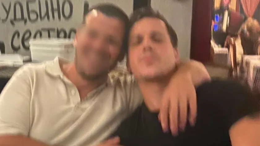 Pavle Mensur'un kafelerde vakit geçirdiği ortaya çıktı.