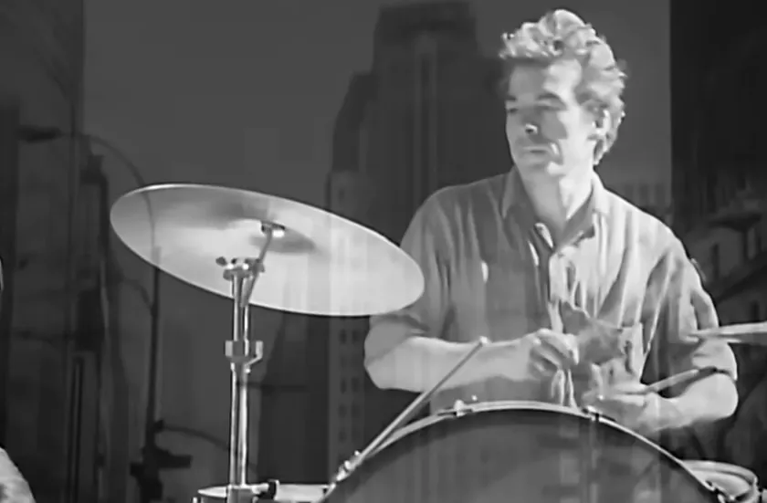 Londra merkezli The Pogues grubunun davulcusu Andrew Ranken 72 yaşında vefat etti