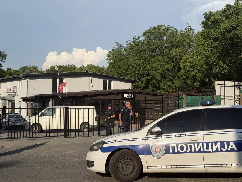 Sırbistan Kumodraž'da Kafe Saldırısı: Darko Vesković Öldürüldü, Bir Kişi Yaralandı