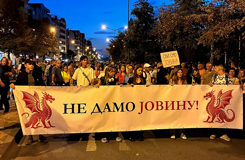 Jovine Gimnaziyesi Öğretmenlerine Destek İçin Protesto