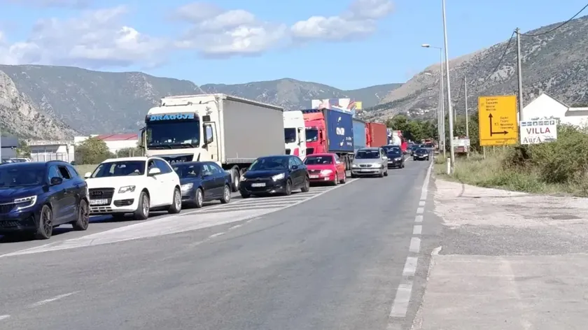 Bosna Hersek'te kamyon şoförleri Hırvatistan sınır kapılarını bloke etmeye başladı