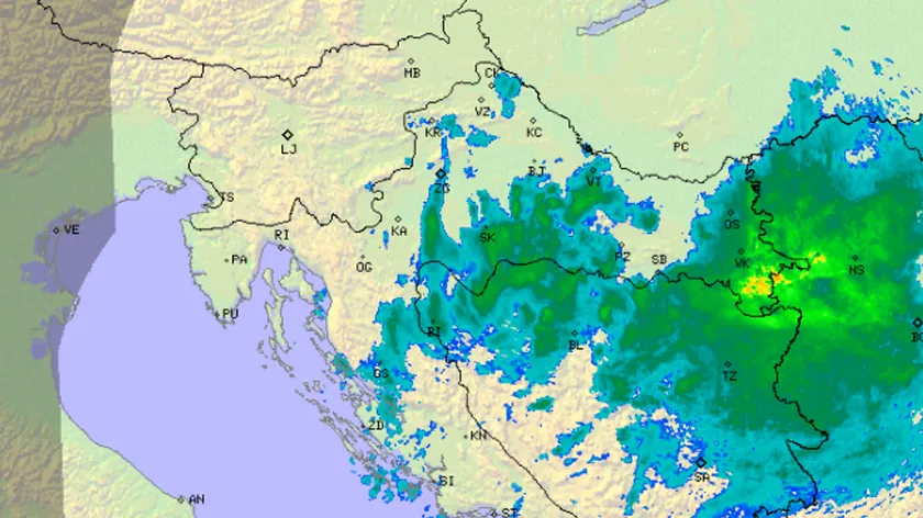 Hırvatistan'da Kasırga Şiddetinde Rüzgar Rekor Kırdı, Ağaçları Söküp Vatandaşları Tehdit Etti