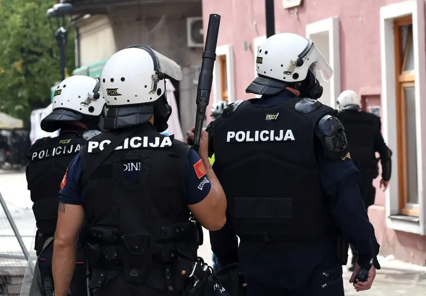 Kotor'da Kapsamlı Operasyon: Villalar Aranırken Onlarca Suç Örgütü Üyesi Gözaltına Alındı