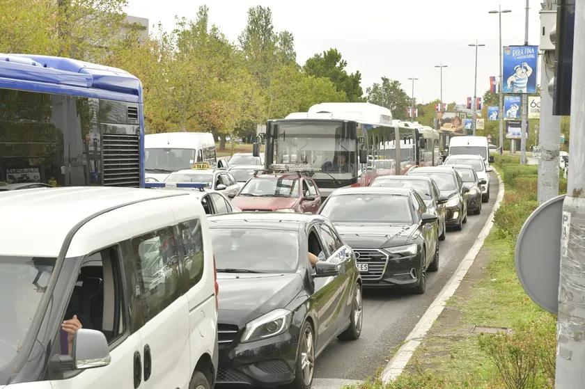 Sırbistan'ın Novi Beograd bölgesinde trafik kazası: Bölgede yoğunluk yaşanıyor