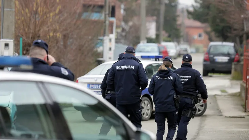 Niş'te Filozofik Fakültesi avlusunda uyuşturucu bulunmuştur.