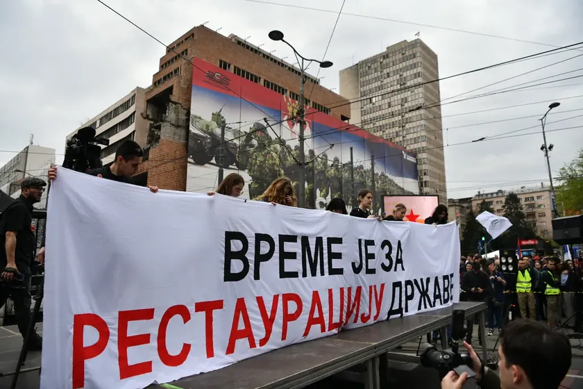 Sırbistan'da öğrenciler Generalkurmay binası davası öncesi mahkeme önünde toplanacak