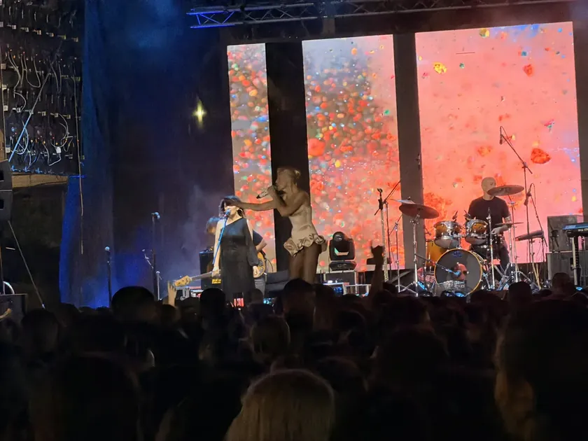 Sırp şarkıcısı Nataşa Bekvalac Zvornik'te unutulmaz bir konser verdi.