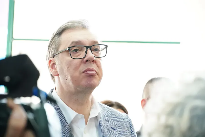 Sırbistan Cumhurbaşkanı Vučić'e Lučane ziyaretinde mezarlıkta dikkat çeken karşılama