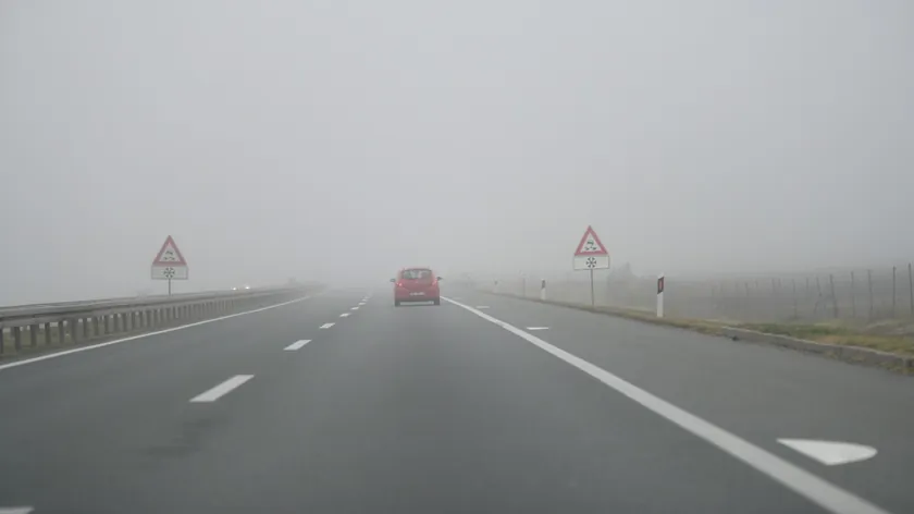 Sırbistan Yollarında Buzlanma, Sis ve Heyelan Tehlikesine Karşı Uyarı Yapıldı