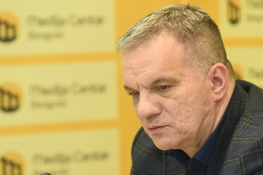 Sırbistan Eğitim Bakanı Dejan Vuk StankoviÄ'nin görevinden ayrılışının protestolarla dolu bir dönemde yaşandığı bildirildi.