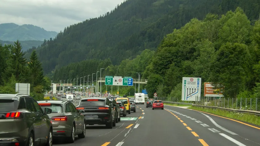 Slovenya'da Belgradlı Sürücü Acil Koridora Uymadı Tartışma Yarattı