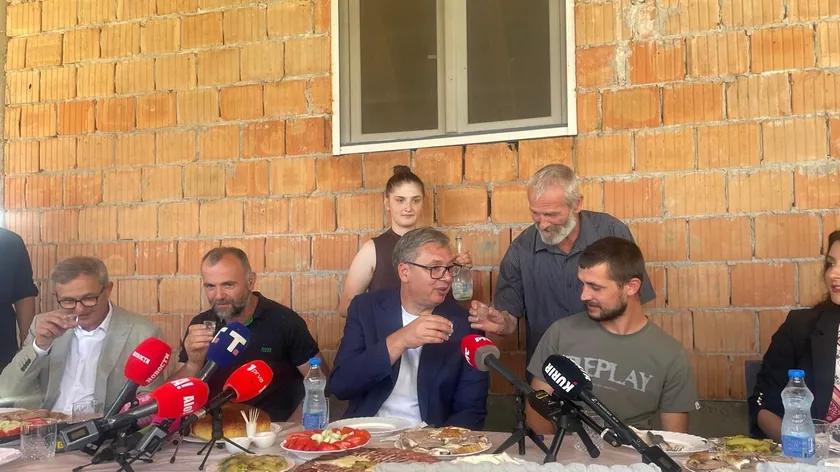 Sırbistan Cumhurbaşkanı Aleksandar Vučić bugün Maslar ailesinin tarım çiftliğini ziyaret etti.