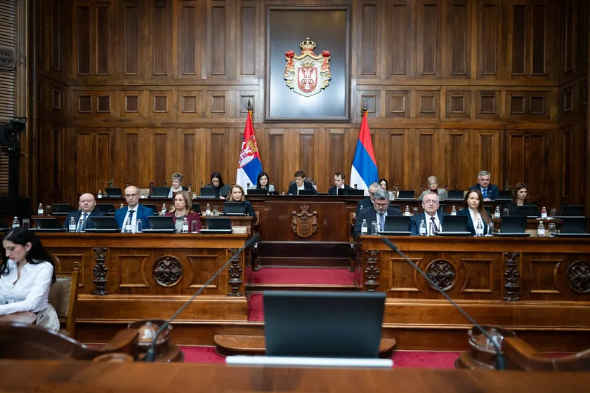 Skuplarak Onda, Odbor'un Değerlendirmesi: SNS'nin Önerdiği Amantmanlar Uyumlu, Opozisyonunki Uymuyor