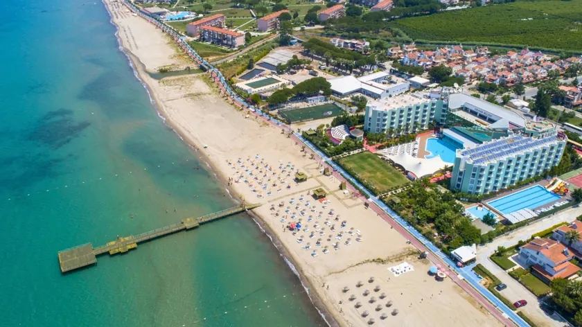 Türkiye'nin Popüler Tatil Beldesi Kuşadası'nda Eğlence ve Huzur Bir Arada Sunuluyor