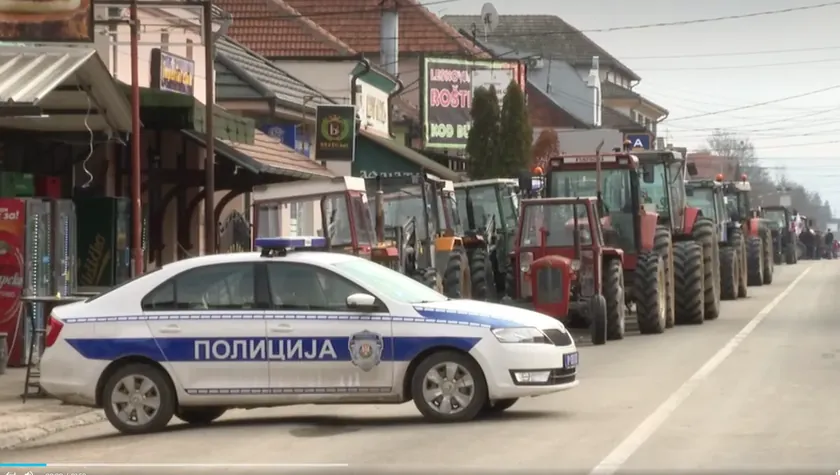 Sırbistan Smederevska Palanka'da yol kapatan çiftçilere polis cezai işlem başlattı Veljković açıkladı.