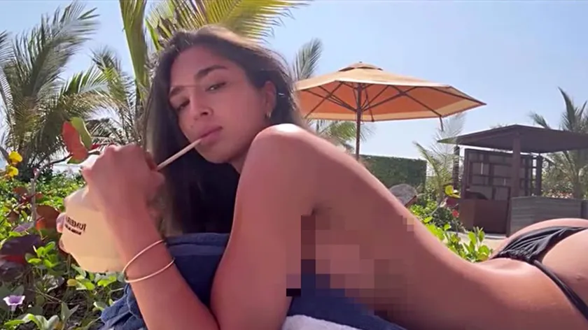 Sırbistan kökenli Đina Džinović Barselona'da üstsüz pozlarıyla gündeme geldi