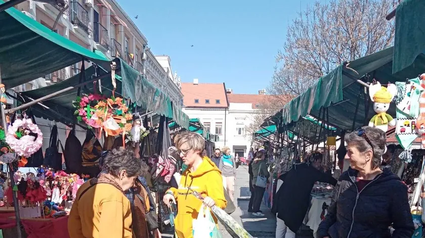 Belgrad'da "Stari Merkator" pazarında kışlık ürünler fuarı düzenleniyor