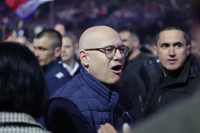 Miloş Vučić'in çocukları siyasi kampanyası için kullanıldığı iddia edildi