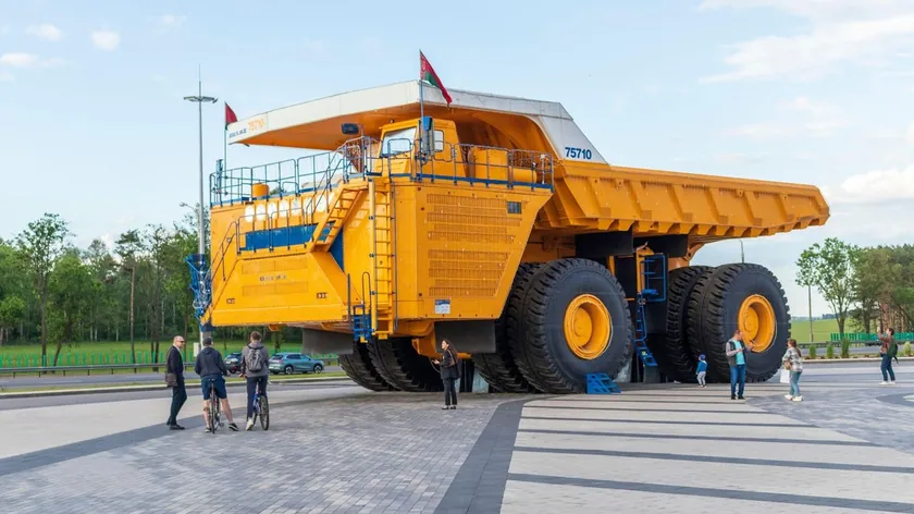 Dünyanın en büyük kamyonu BelAZ 75710
