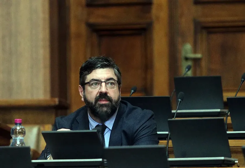 Sırpistan Cumhurbaşkanı Aleksandar Vučić'e yönelik eleştiriler üzerine tartışma yaşandı.
