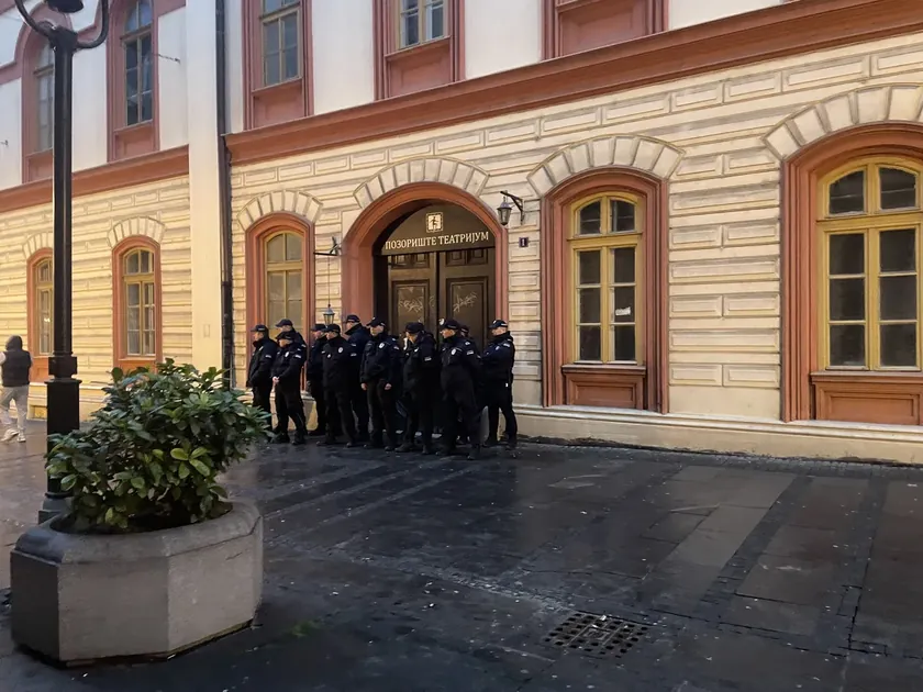 Sırbistan'da üniversiteye polis baskını: Özerklik ihlali ve baskı iddiaları