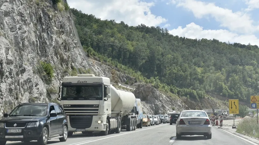 Sırbistan Yolları Dobanovci-Batrovci Arasında Bariyer Onarımları Nedeniyle Uyardı