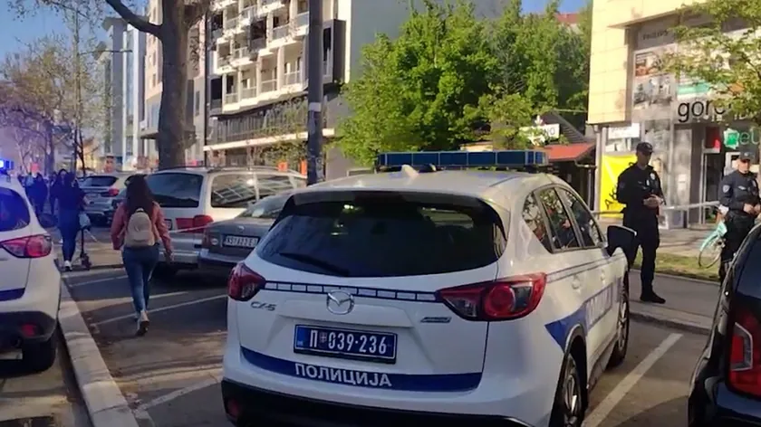 Sırbistan polisi, Novi Sad'da hapse yaptı.