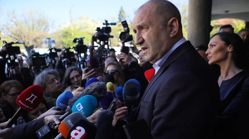 Bulgaristan'da Erken Genel Seçimler Tamamlandı, Rumen Radev Liderliğini Duyurdu