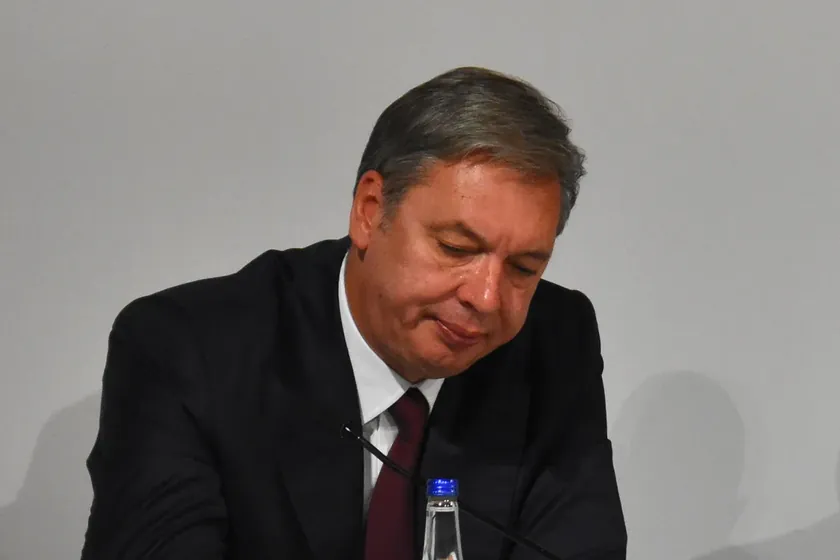 Sırbistan Cumhurbaşkanı Aleksandar Vučić'in talipleri ve muhalifleriyle küçük bir çatışma yaşandı.