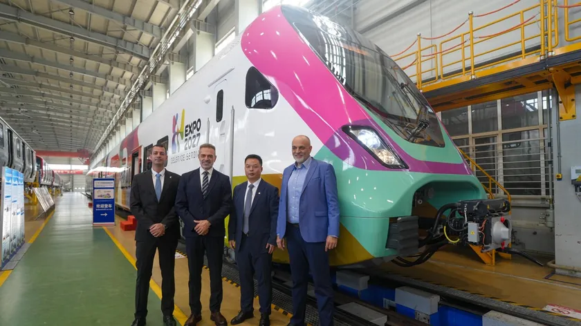 Çin'de Expo 2027 için üretilen 9 yeni elektrikli trenin fabrika teslim töreni yapıldı
