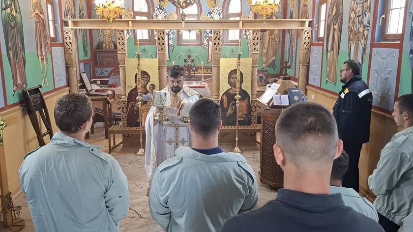 Sırbistan Gençlik Hapishanesinde Papaz Dejan Tripković Mahkumlara Umut Oluyor