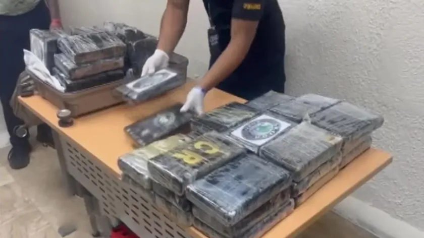 Dominik Cumhuriyeti'nde Sırbistan vatandaşları 75 paket kokainle yakalandı