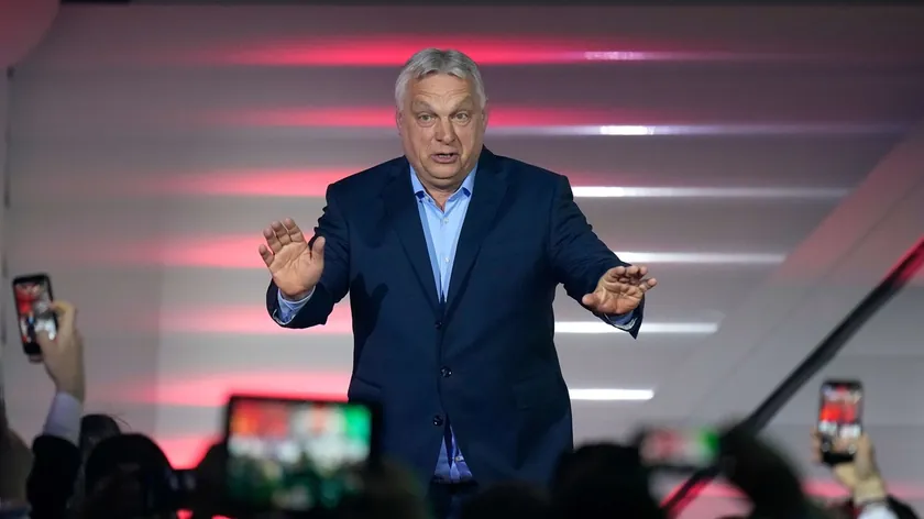 Macaristan'da seçim sonrası Orban yenilgiyi kabul etti, muhalefet mecliste çoğunluğu kazandı.