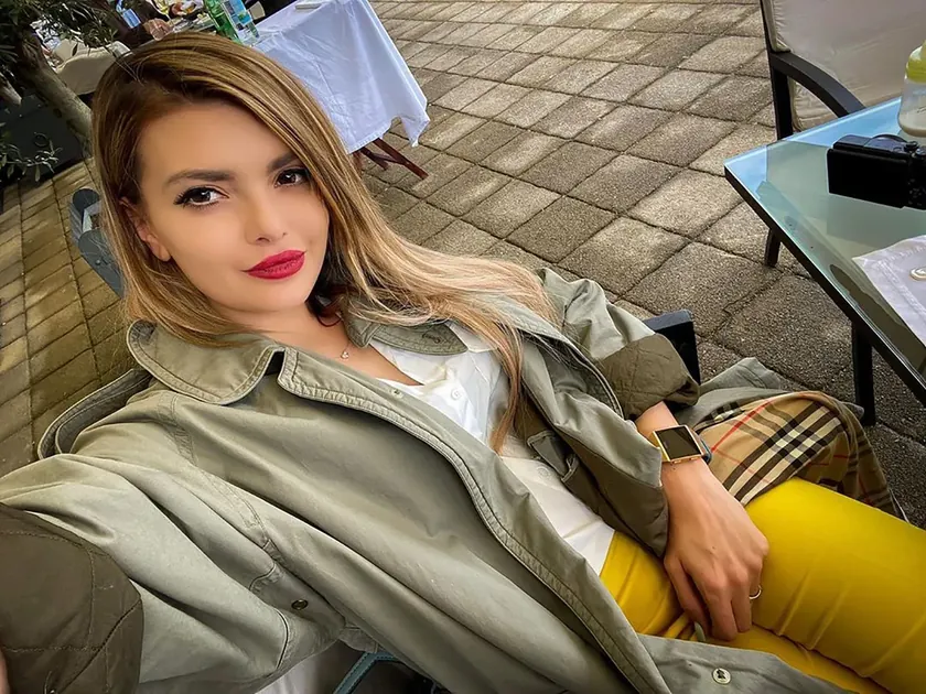 Ela Dvornik, Ölü Bir Şarkıcı'nın Kızı Influencer Olarak "Sponsor" Olduğunu Açıkladı