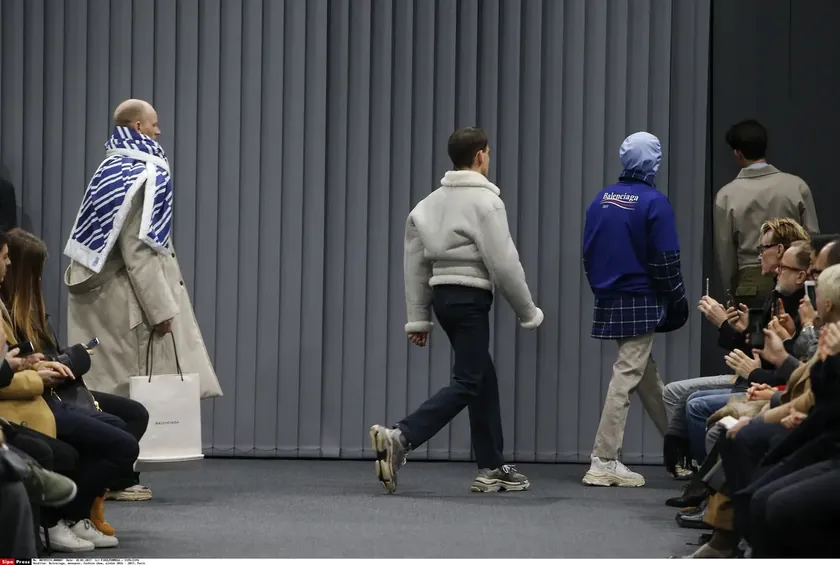 Sırbistan'da Moda Evinin Eskimiş Tarzda 800 Avroluk Ceketi Bir Günde Tükendi