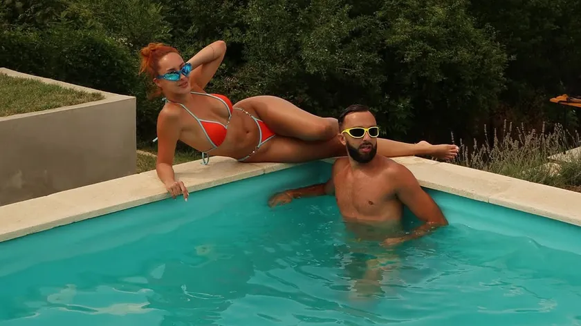 Pink Televizyonunda Çalışan Sunucu Maša Mihailović ve Arkadaşının Bazen Fotoğrafları İnternette Viral Oldu