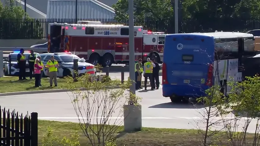 ABD'de Pentagon Yakınlarında İki Otobüs Çarpıştı: 23 Kişi Yaralandı, 10'u Savunma Bakanlığı Çalışanı