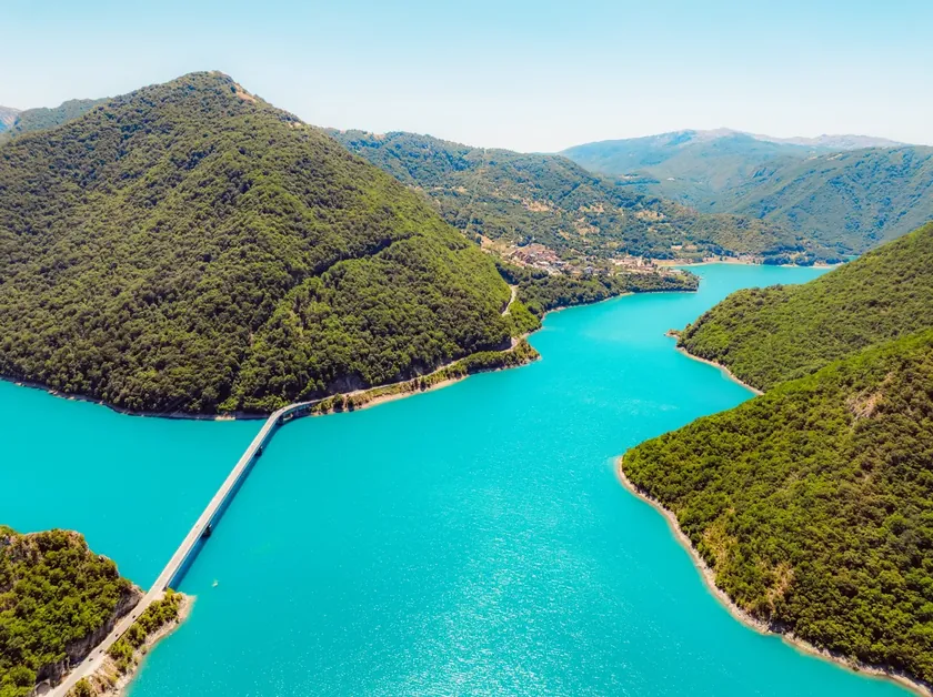 Sırbistan'ın batısında bulunan bir köyün yeraltında gizlenen eski bir kasaba ortaya çıktı.