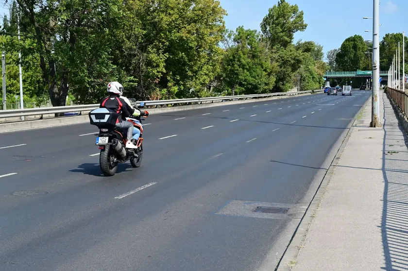 Motosiklet sürücüsü Subotica-Beograd otoyolu üzerinde karşı yönde hareket etti.