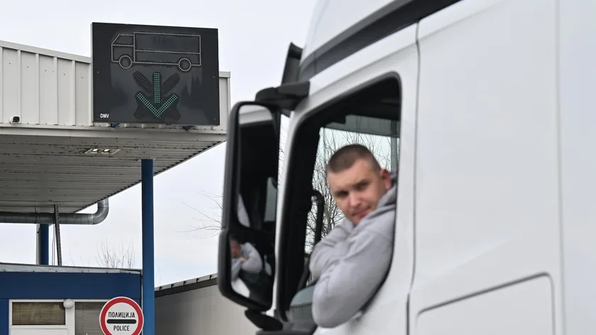 Sırbistan Nakliyecileri Schengen Kuralları Nedeniyle Sınır Blokajı İçin 14 Nisan'ı Bekliyor